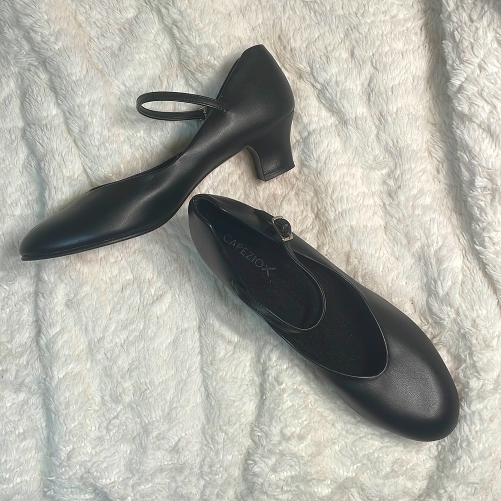 Excellent condition Capezio X black leather character shoes 2” heel